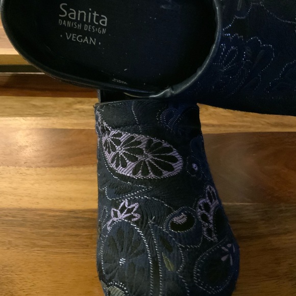 Sanita Women's Black and Purple Floral/Paisley Danish Clogs - Picture 2 of 6